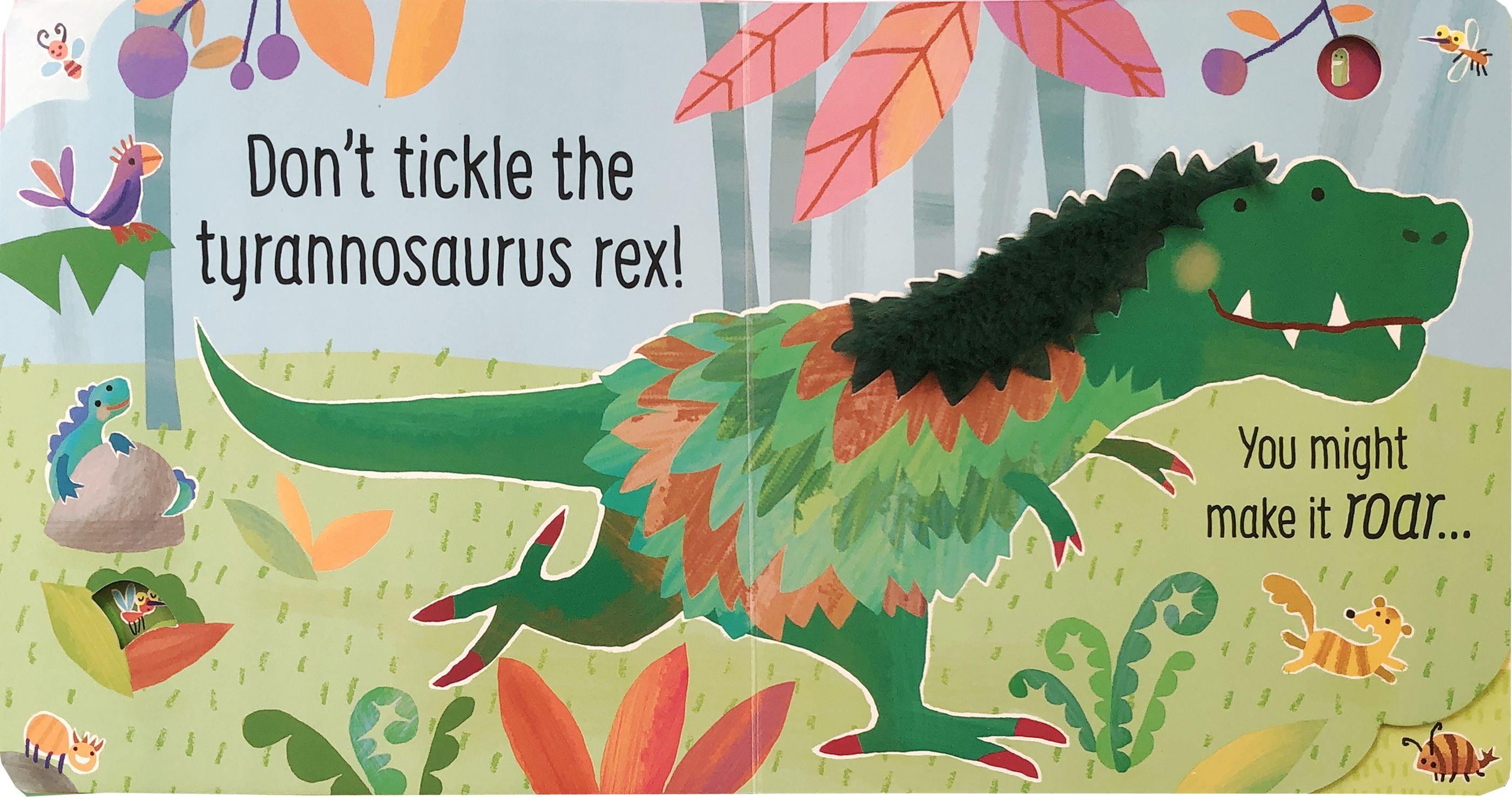 Carte senzoriala Don't Tickle the Dinosaur!, Usborne, +6 luni